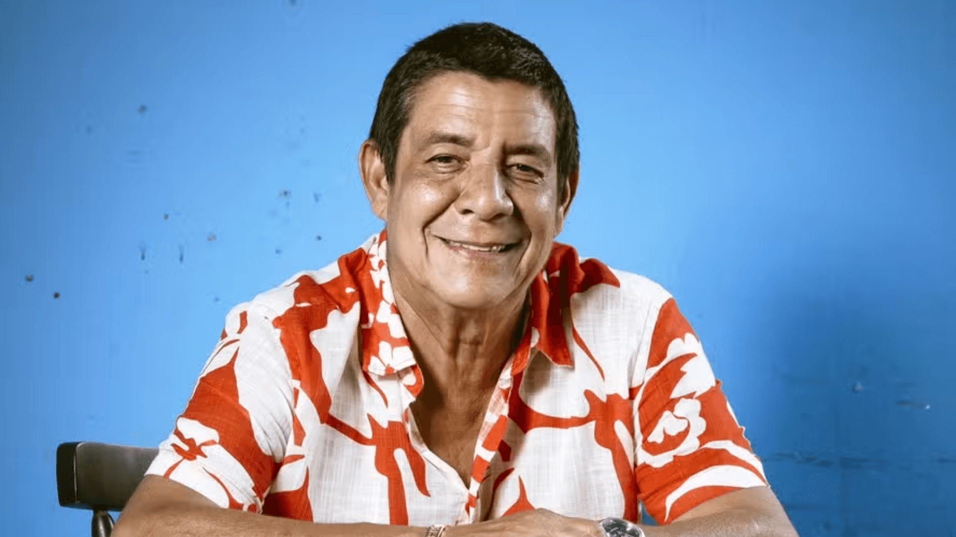 Zeca Pagodinho distribui ovos de Páscoa para crianças em Xerém