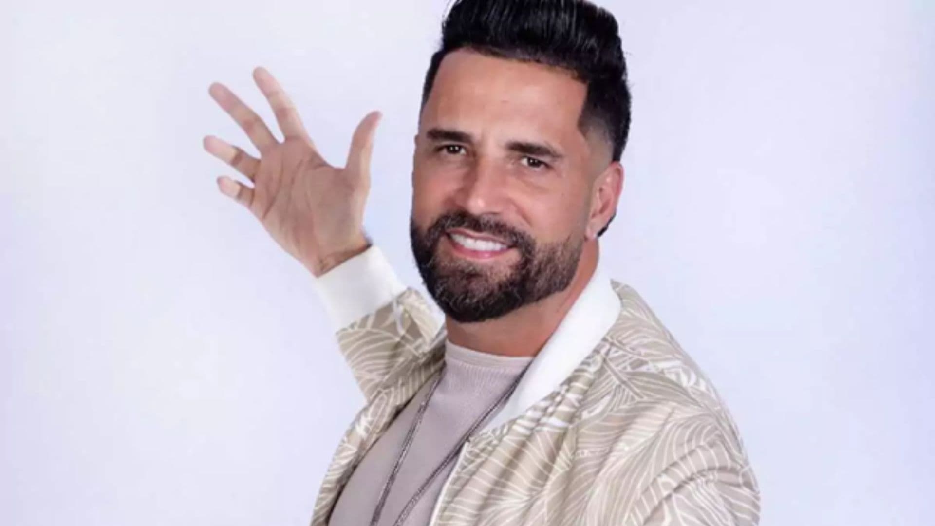 Latino reage após receber críticas por aparência: “Hipocrisia”