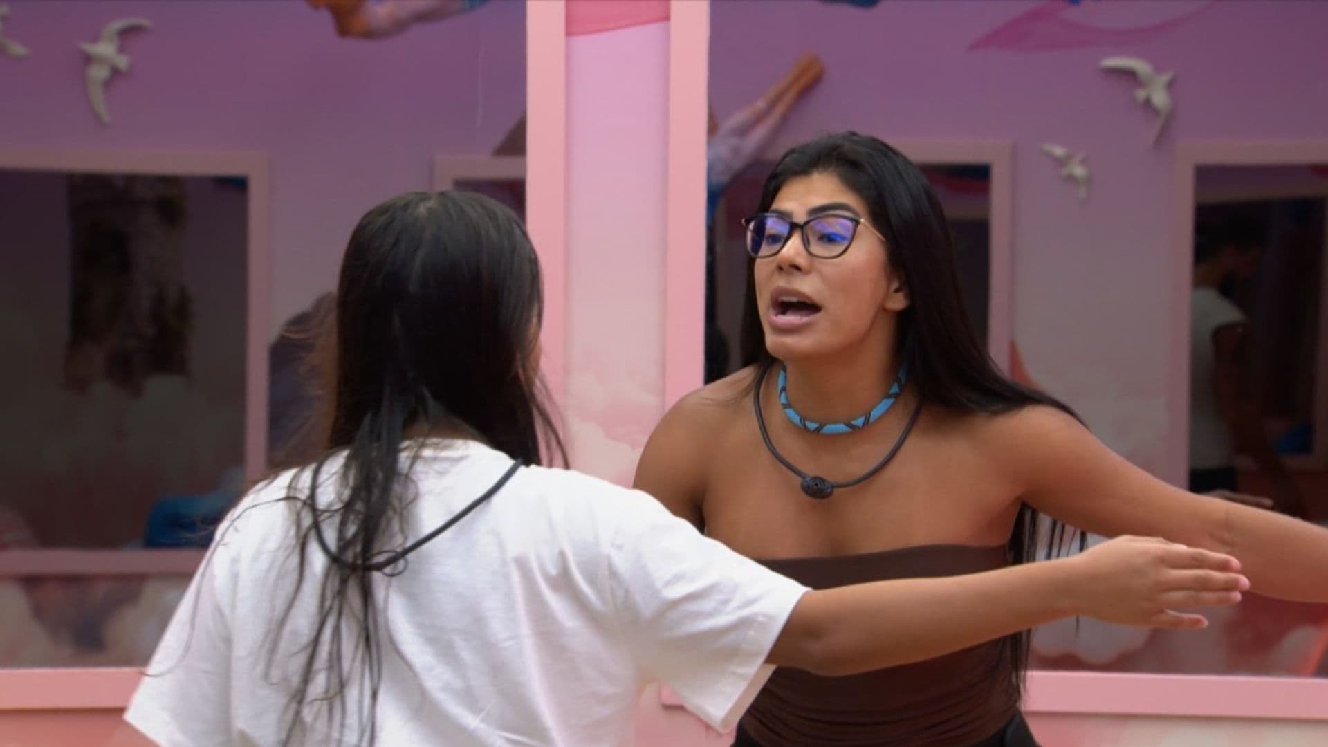 Gabriela discute com Marciele e clima esquenta no BBB: “Você é minha amiga ou inimiga?”