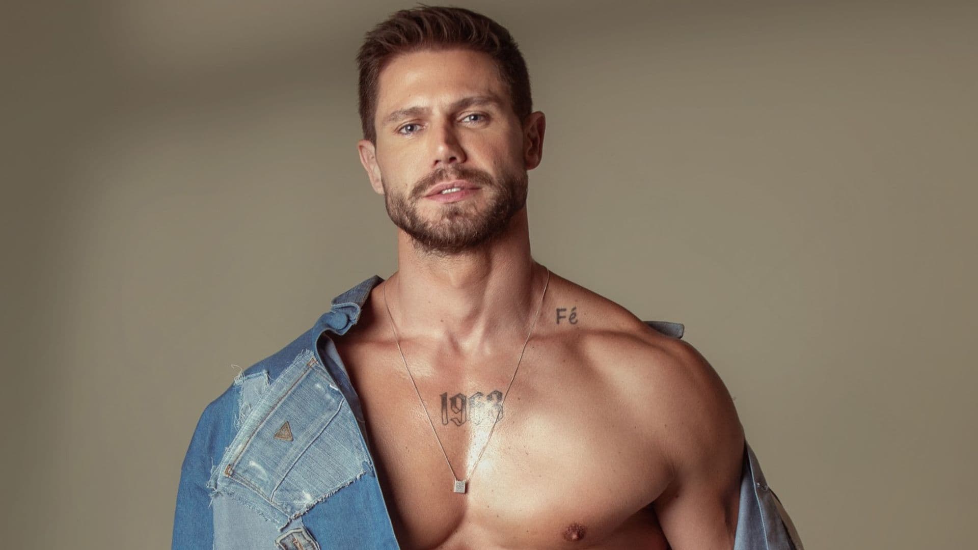 Após beijão no BBB, Jonas abre o jogo e comenta rumores de romance com Jordana