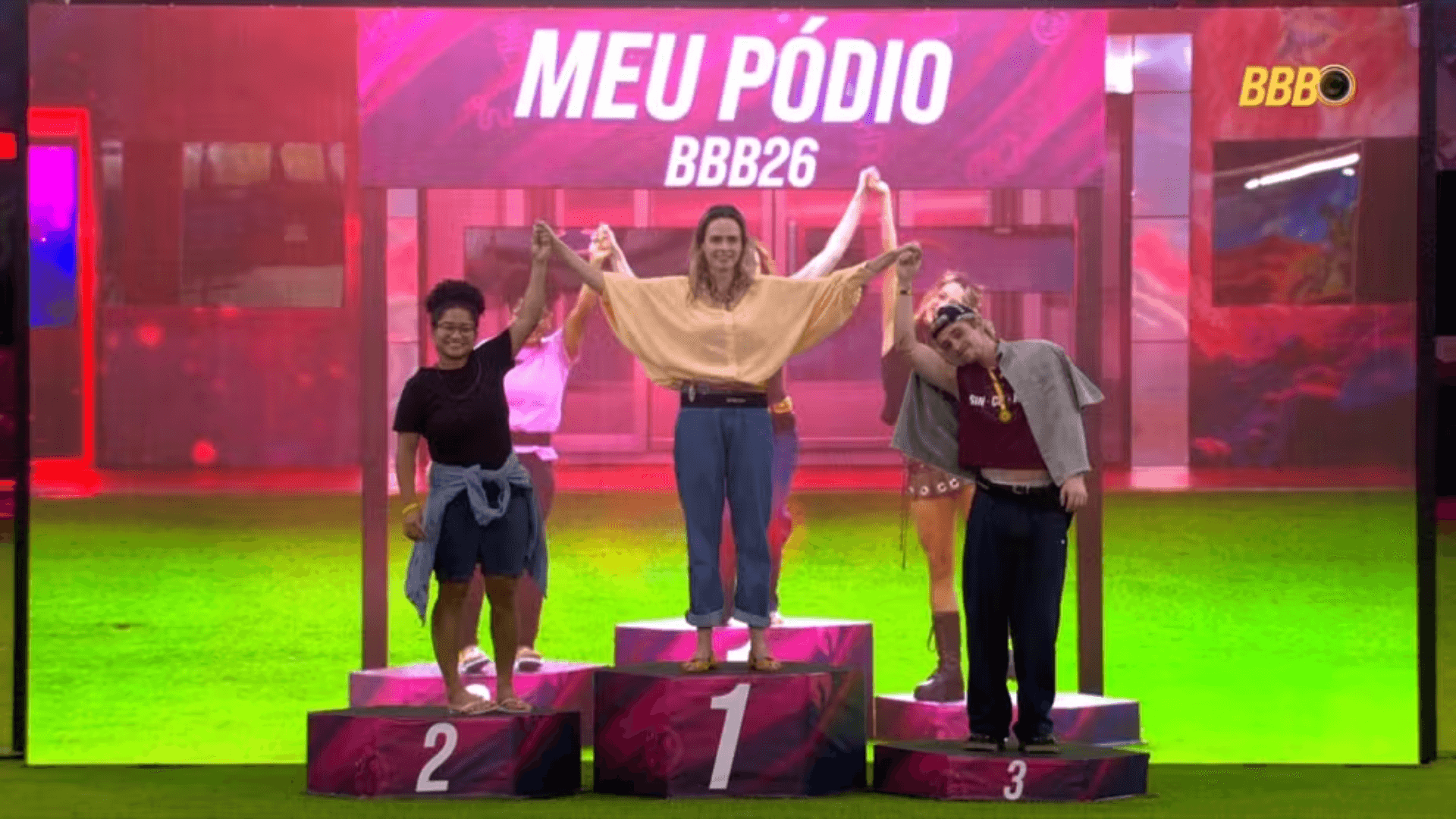 BBB 26: Ana Paula muda pódio e troca Samira por Juliano