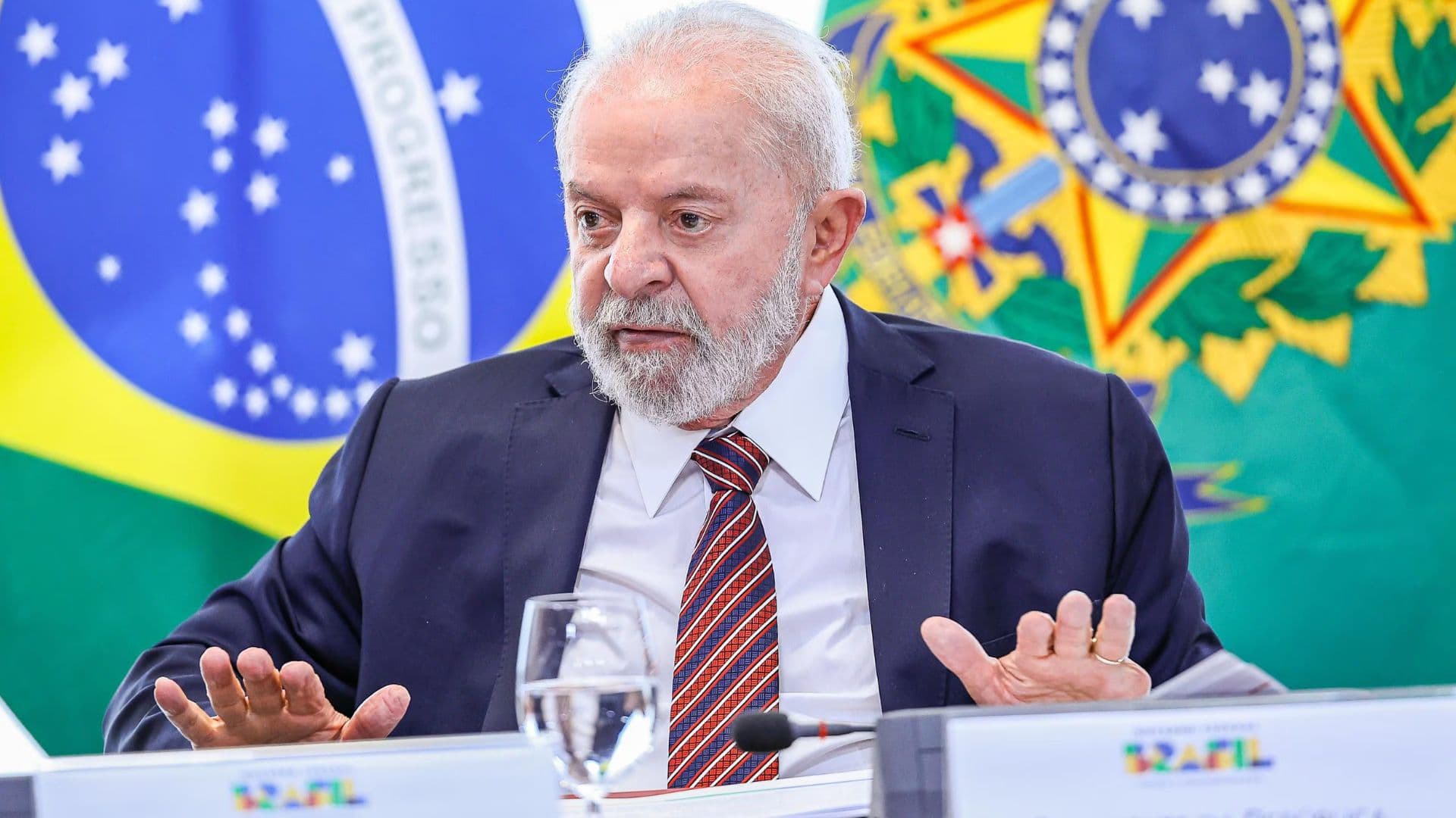 Lula assina Medida Provisória e anuncia o fim da ‘taxa das blusinhas’