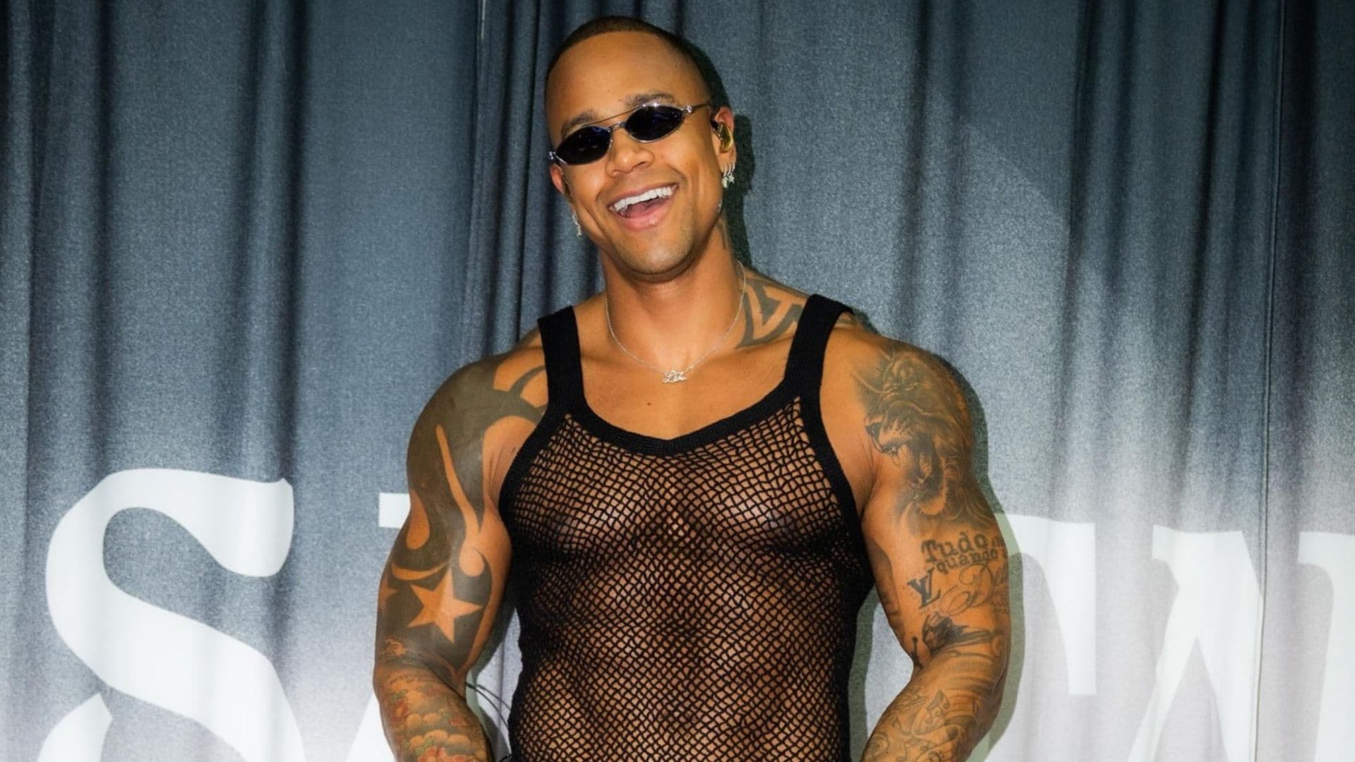 Léo Santana sofre com simulador de parto e viraliza na web: “Como as mulheres aguentam?”