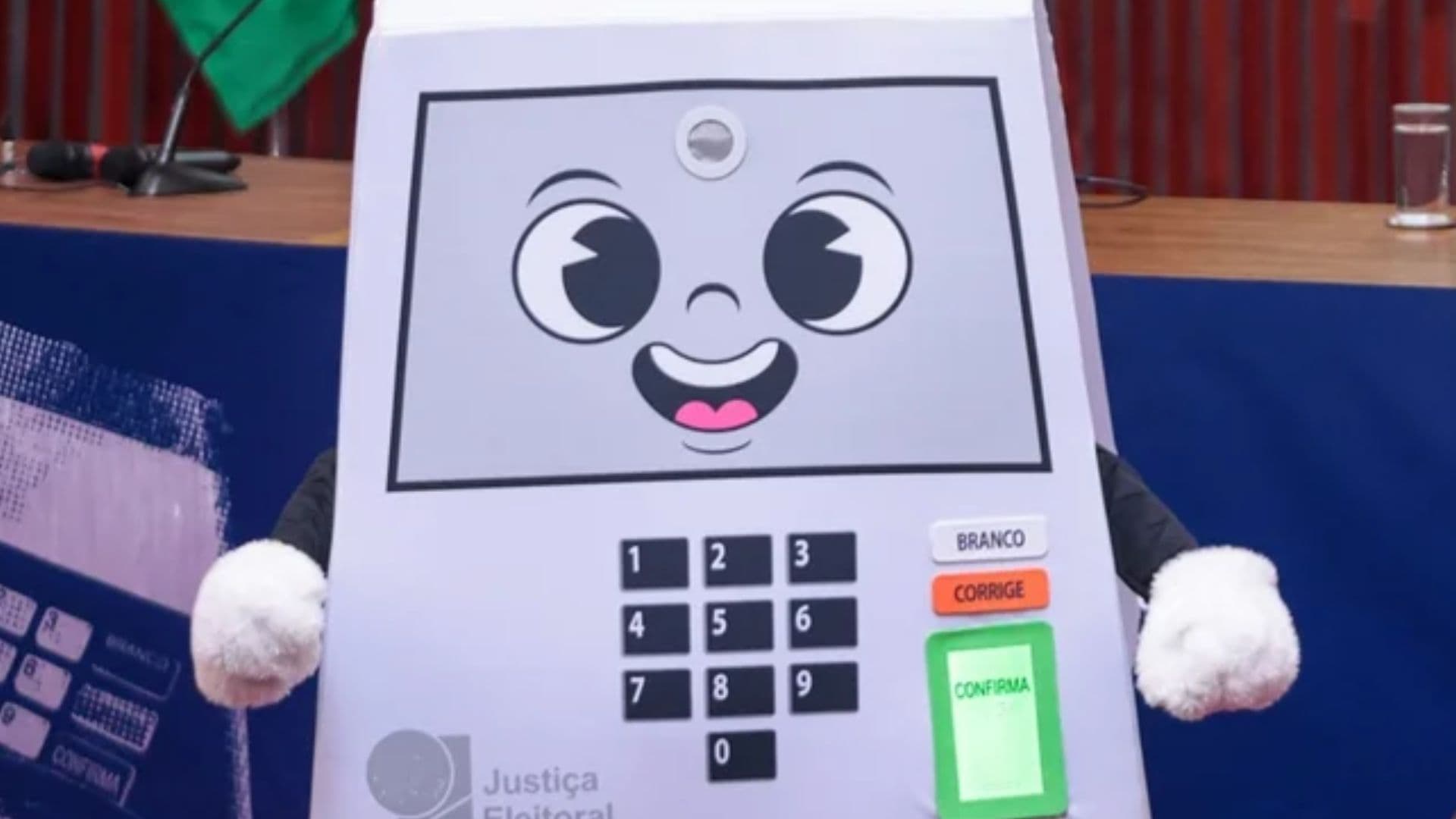 TSE apresenta mascote “Pilili” em comemoração aos 30 anos da urna eletrônica