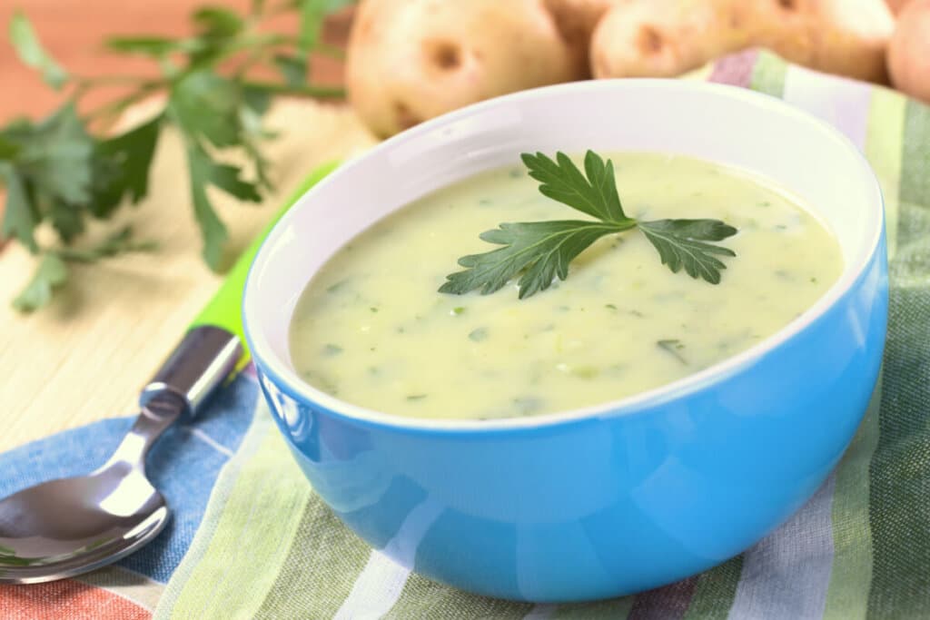 Caldo verde: 4 receitas práticas e deliciosas para os dias frios