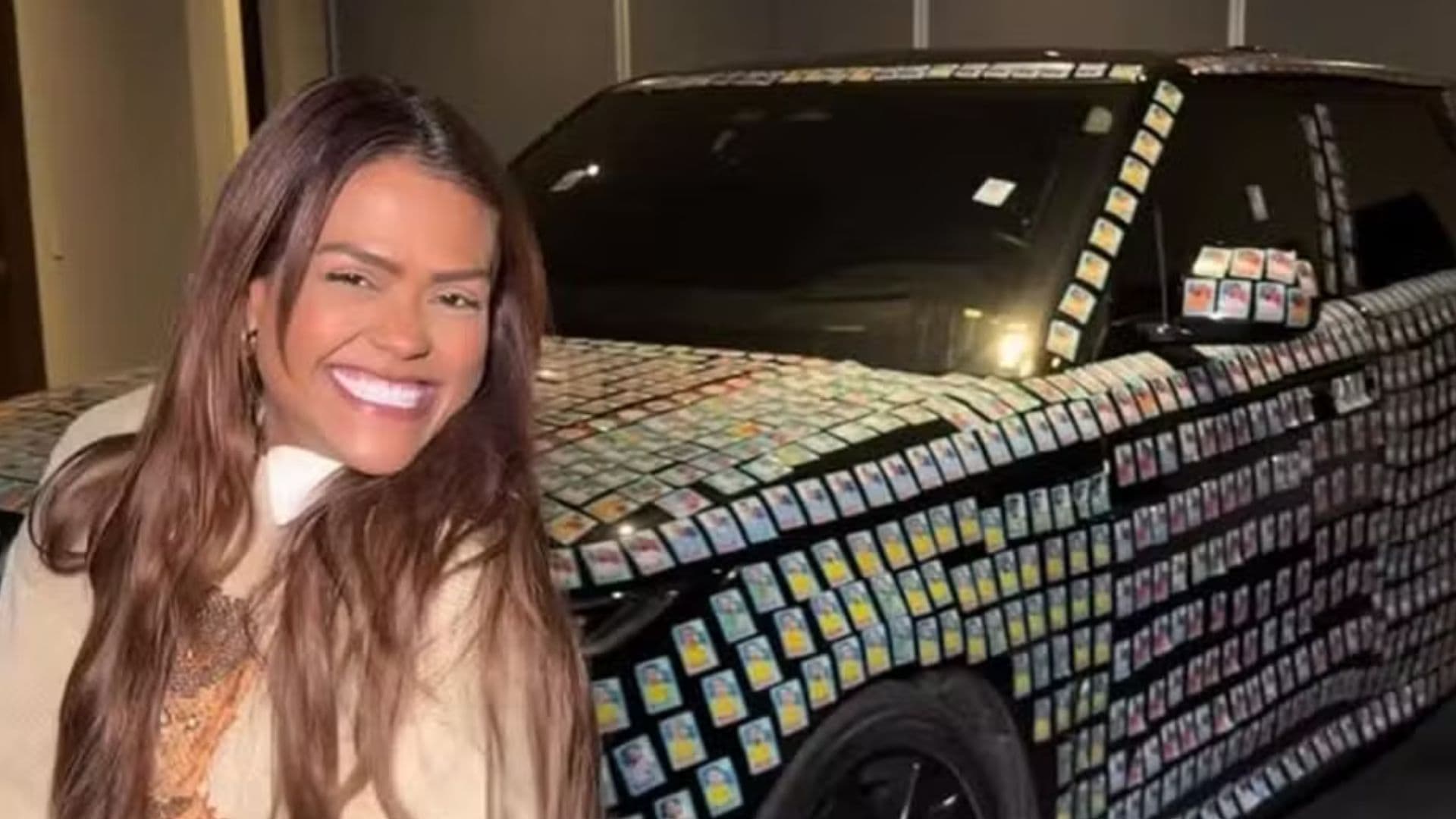 Camila Loures cobre carro de R$ 1,7 milhão com figurinhas repetidas da Copa do Mundo