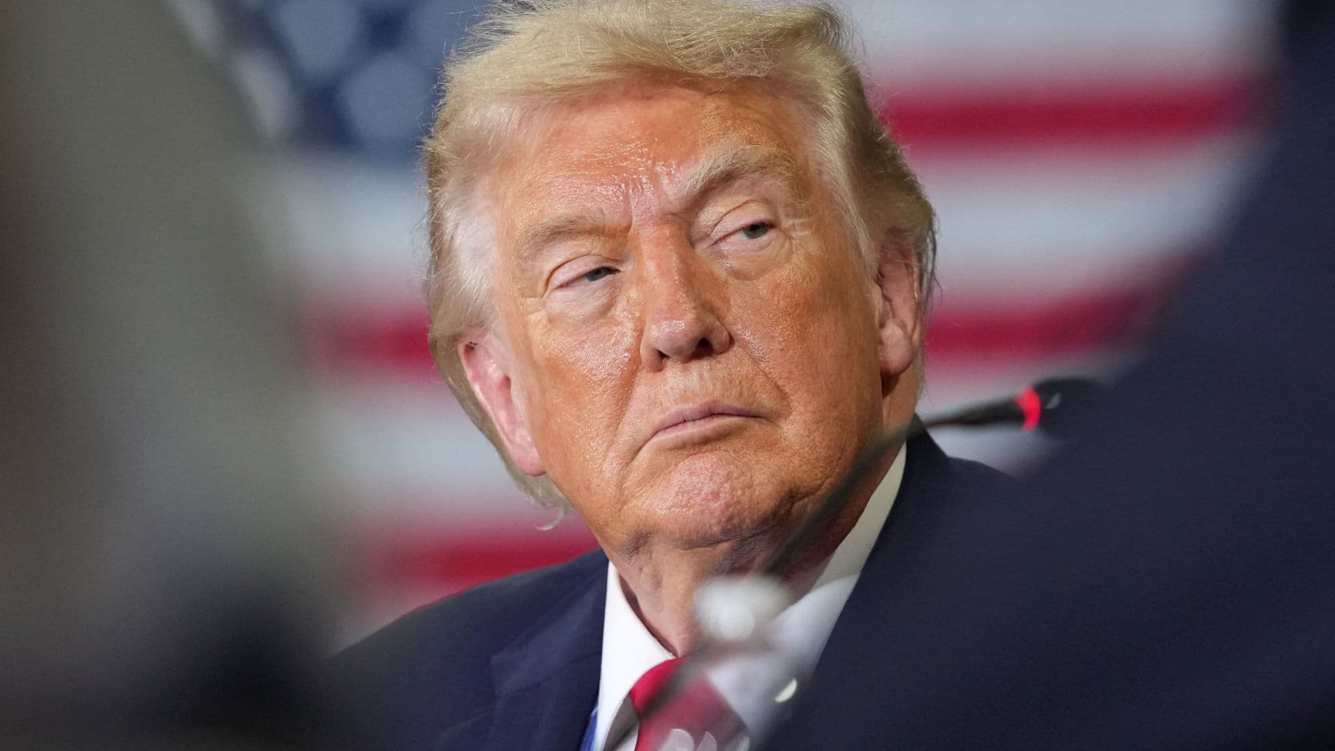 Trump se irrita e abandona entrevista após ser questionado sobre fraude eleitoral