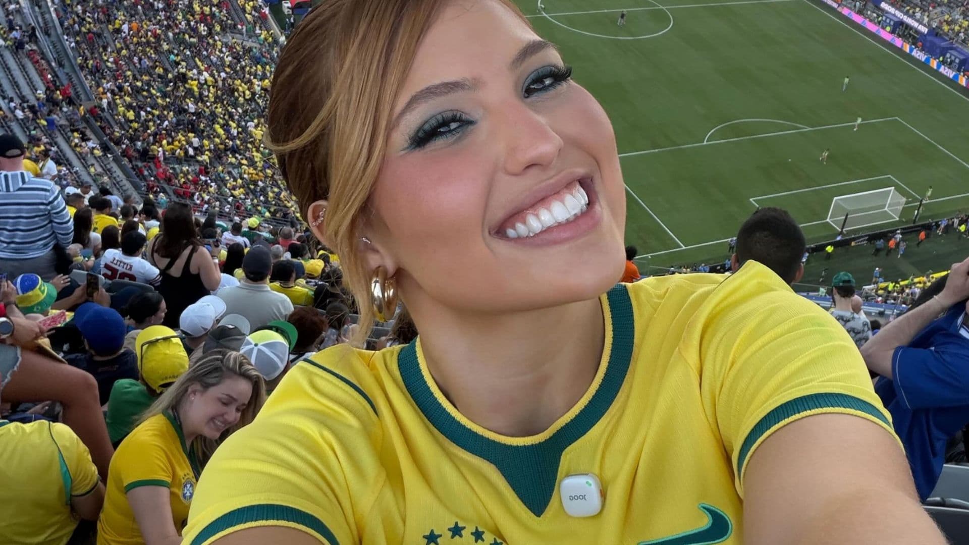 Mari Menezes viraliza ao ‘recriar’ romance de dorama com torcedor coreano