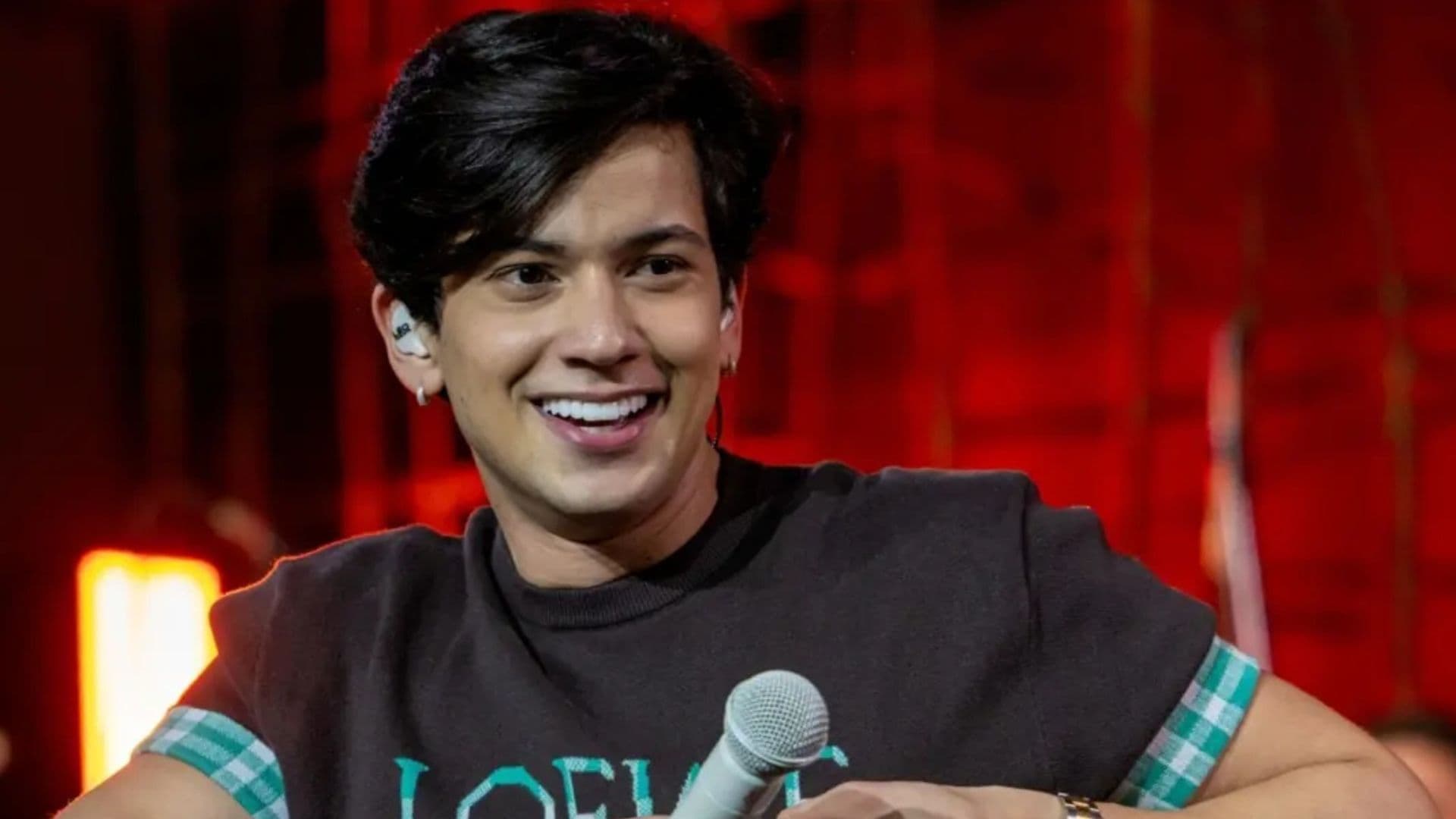 Léo Foguete pede para tomar banho na casa de fã após shows e registro viraliza
