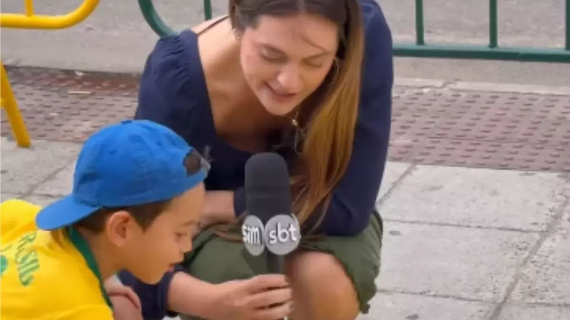 Garotinho dá resposta inesperada à repórter após ‘realizar sonho de aparecer no jornal’