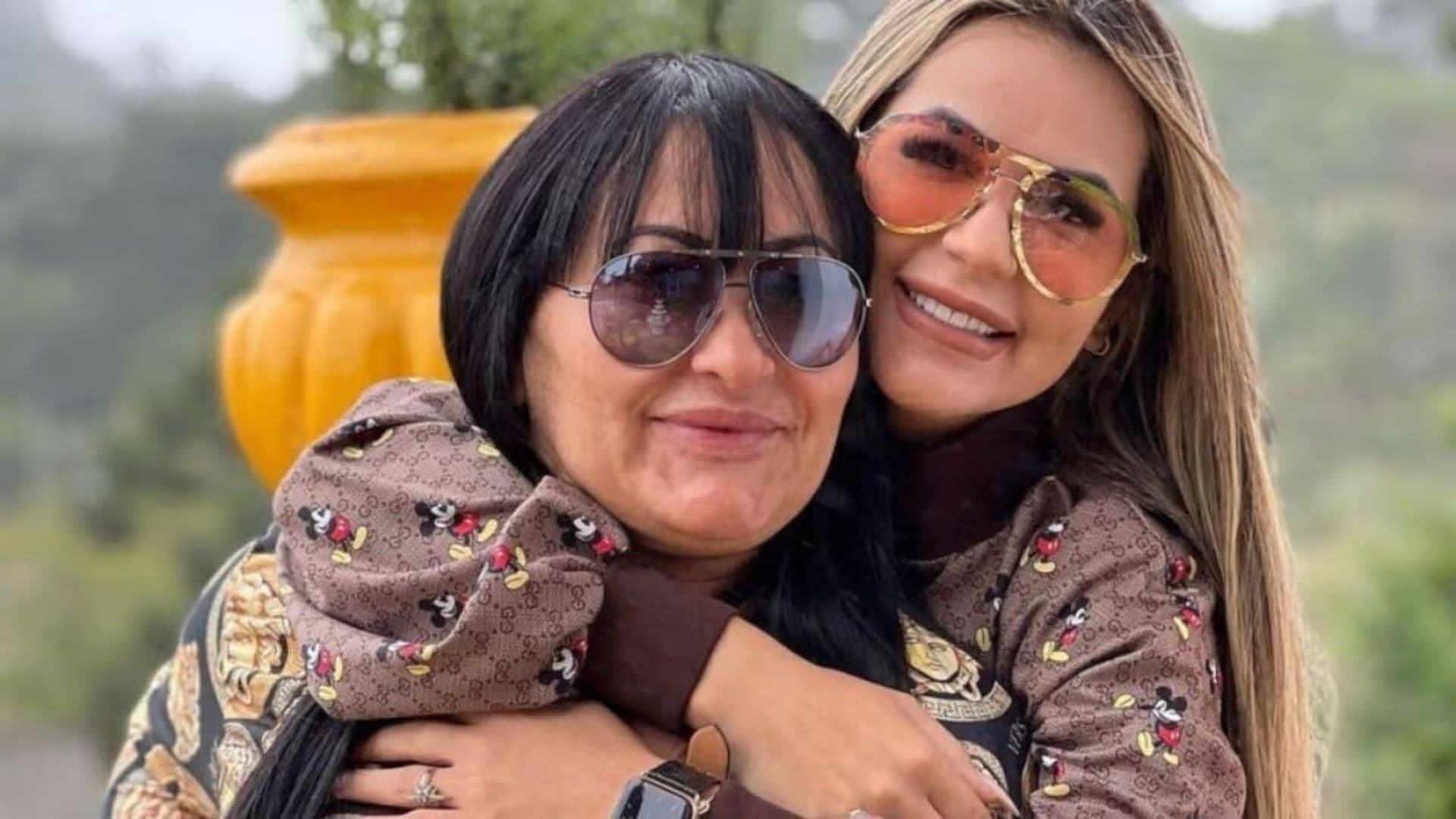 Mãe de Deolane Bezerra divulga carta escrita pela influenciadora na cadeia: “Deus vai me honrar”