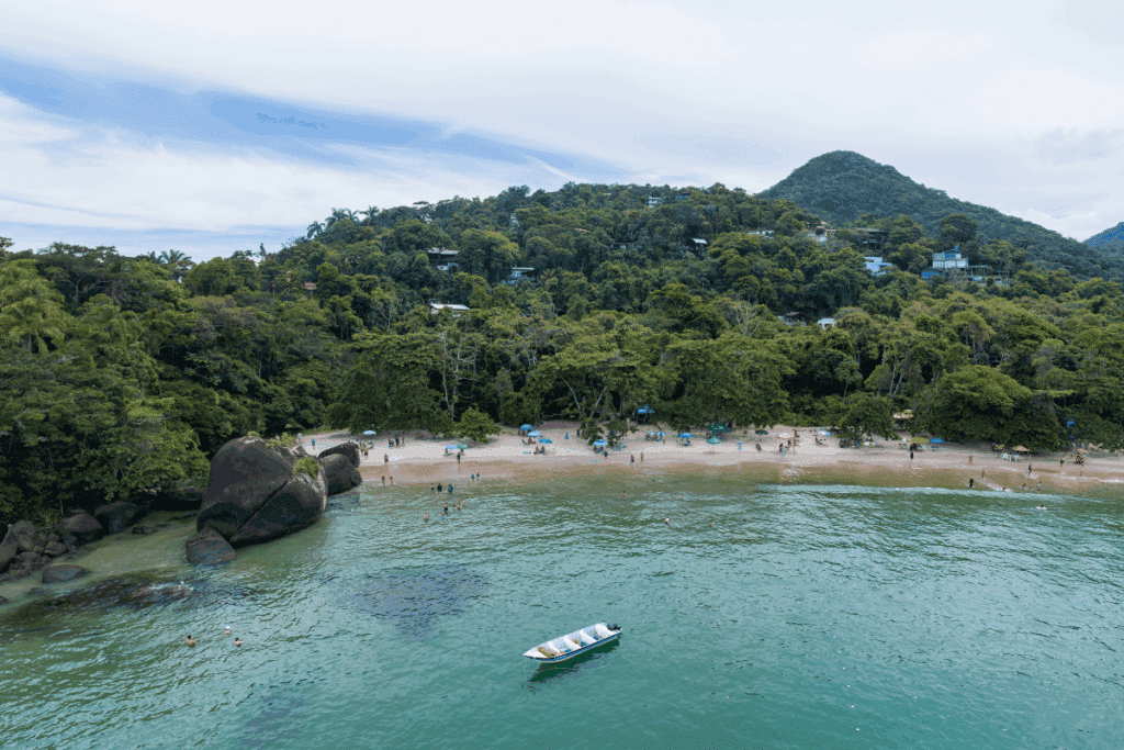 Ubatuba: 3 praias incríveis para conhecer no destino