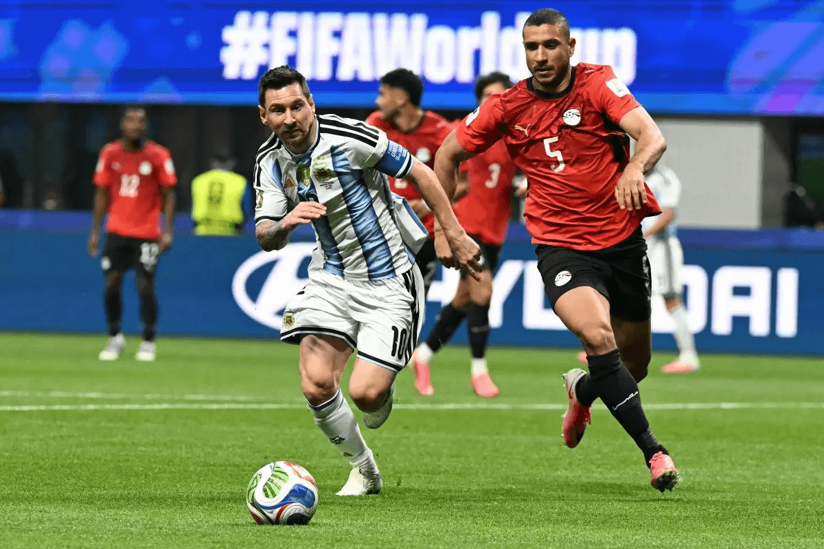 Messi se redime, lidera virada histórica e coloca a Argentina nas quartas da Copa