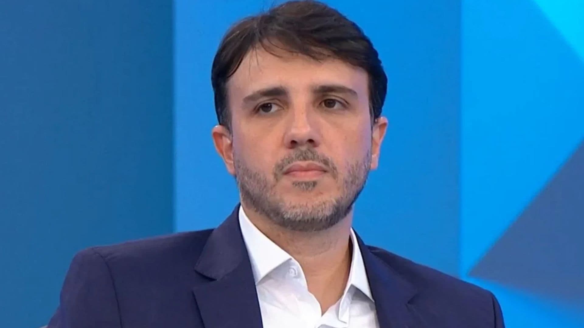 Renan Santos acusa JN de facilitar sabatina de Lula: “Fui proibido de levar papéis e ele pode?”