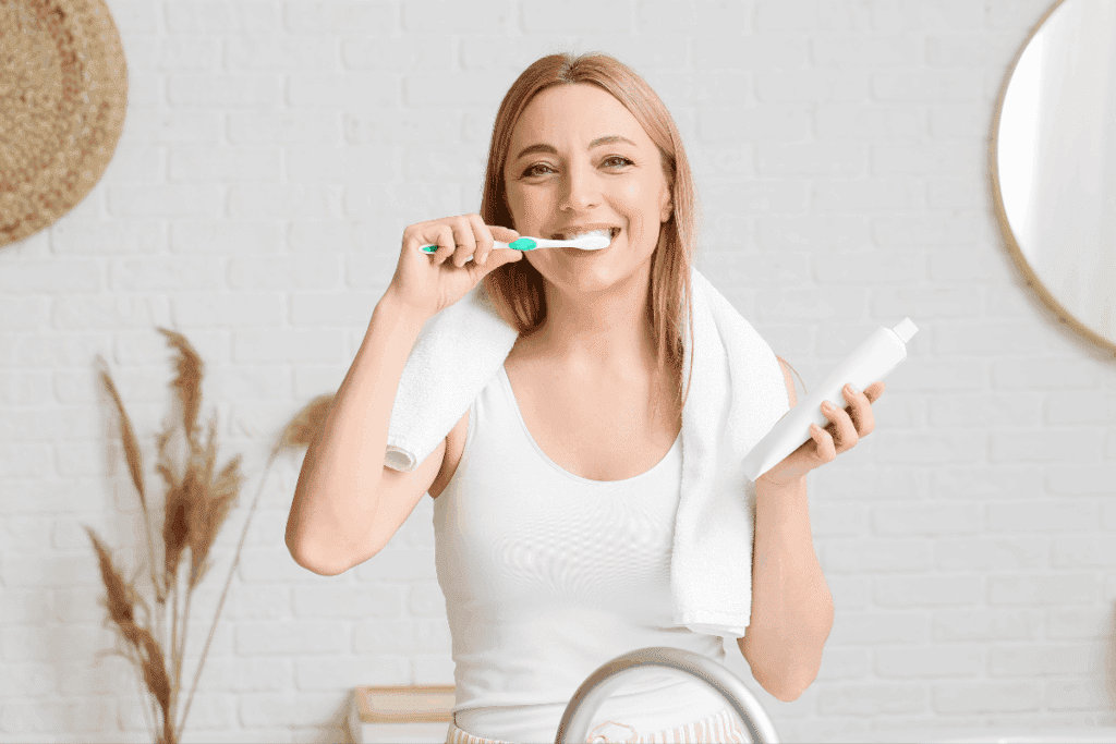 7 hábitos comuns que podem danificar os dentes