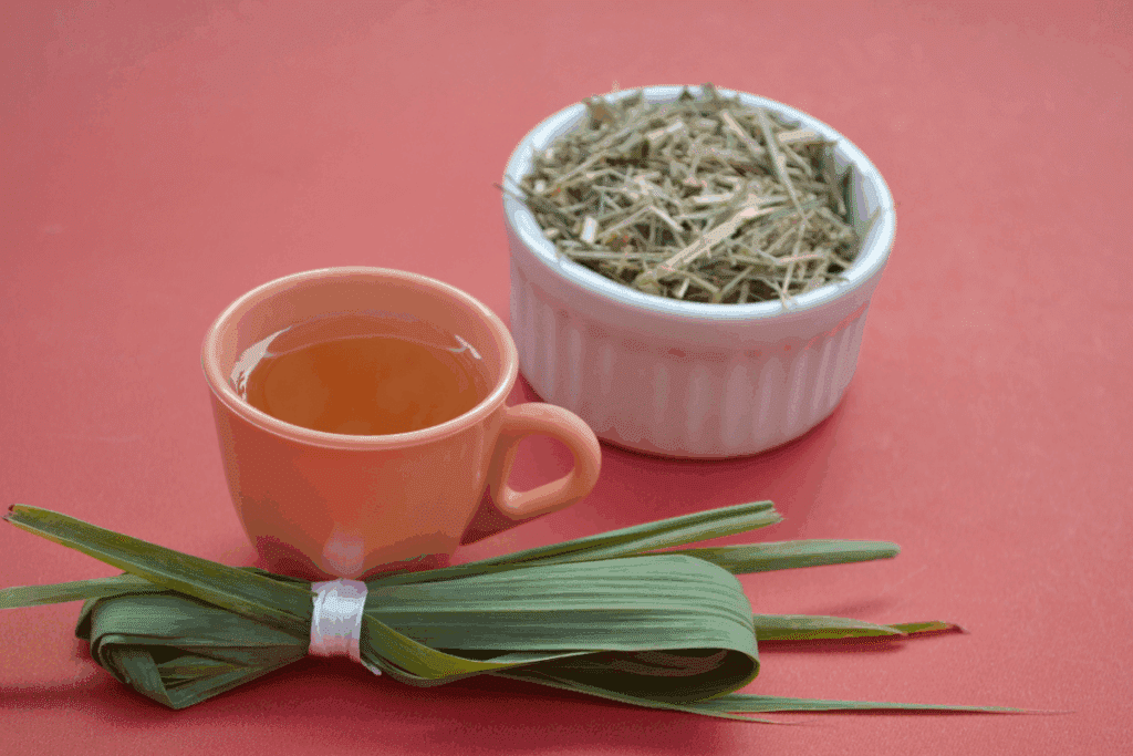 Para que serve a erva-cidreira? 8 benefícios da planta para a saúde