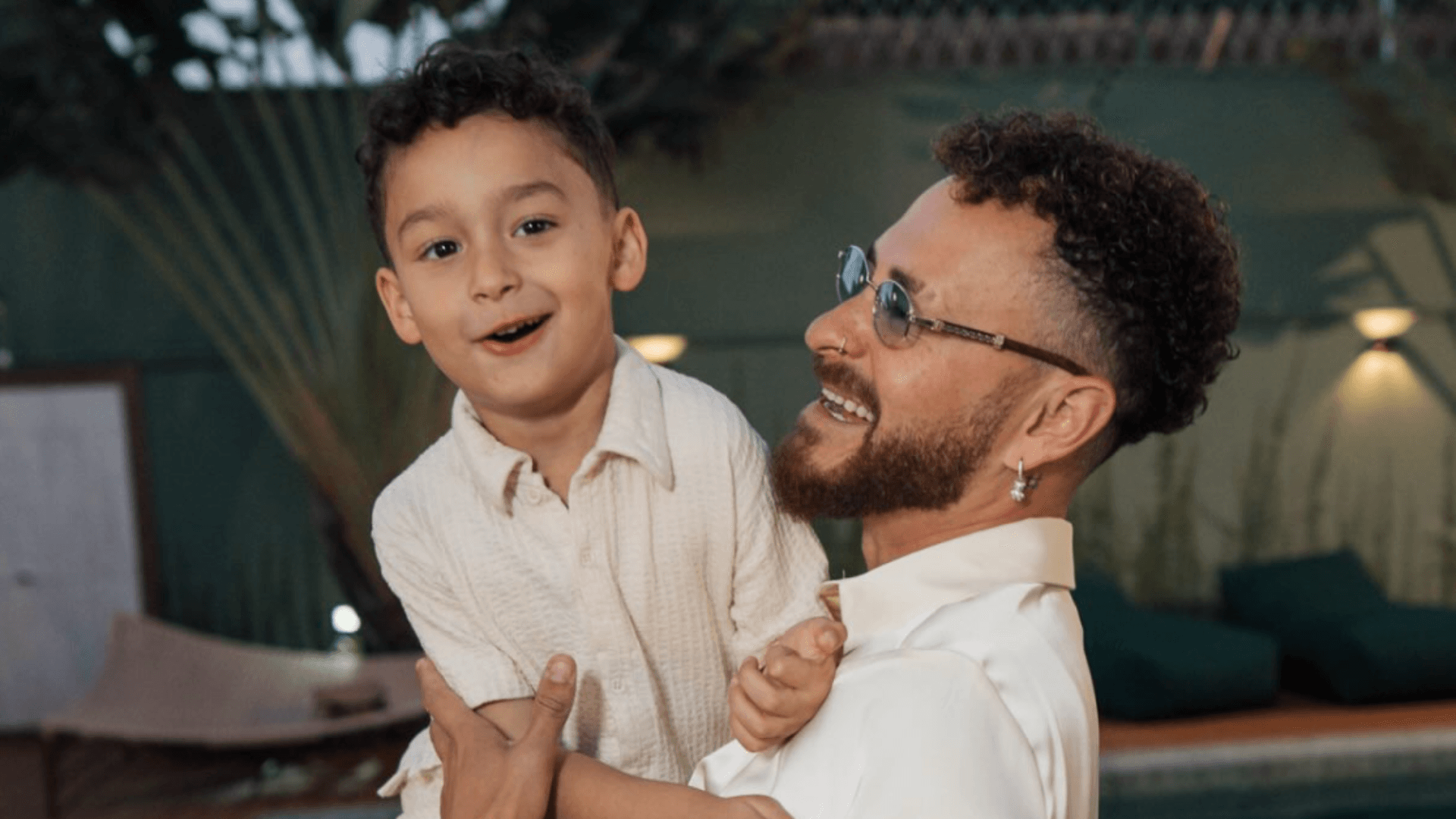 Fred Bruno mostra reação do filho ao descobrir que terá um irmãozinho