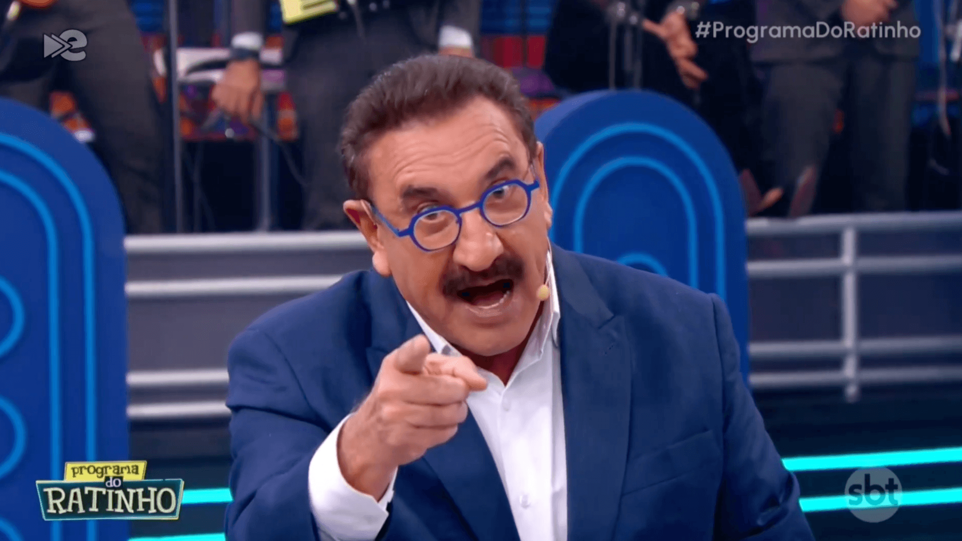 Ratinho se defende após acusação de homofobia e ganha apoio de Galvão Bueno