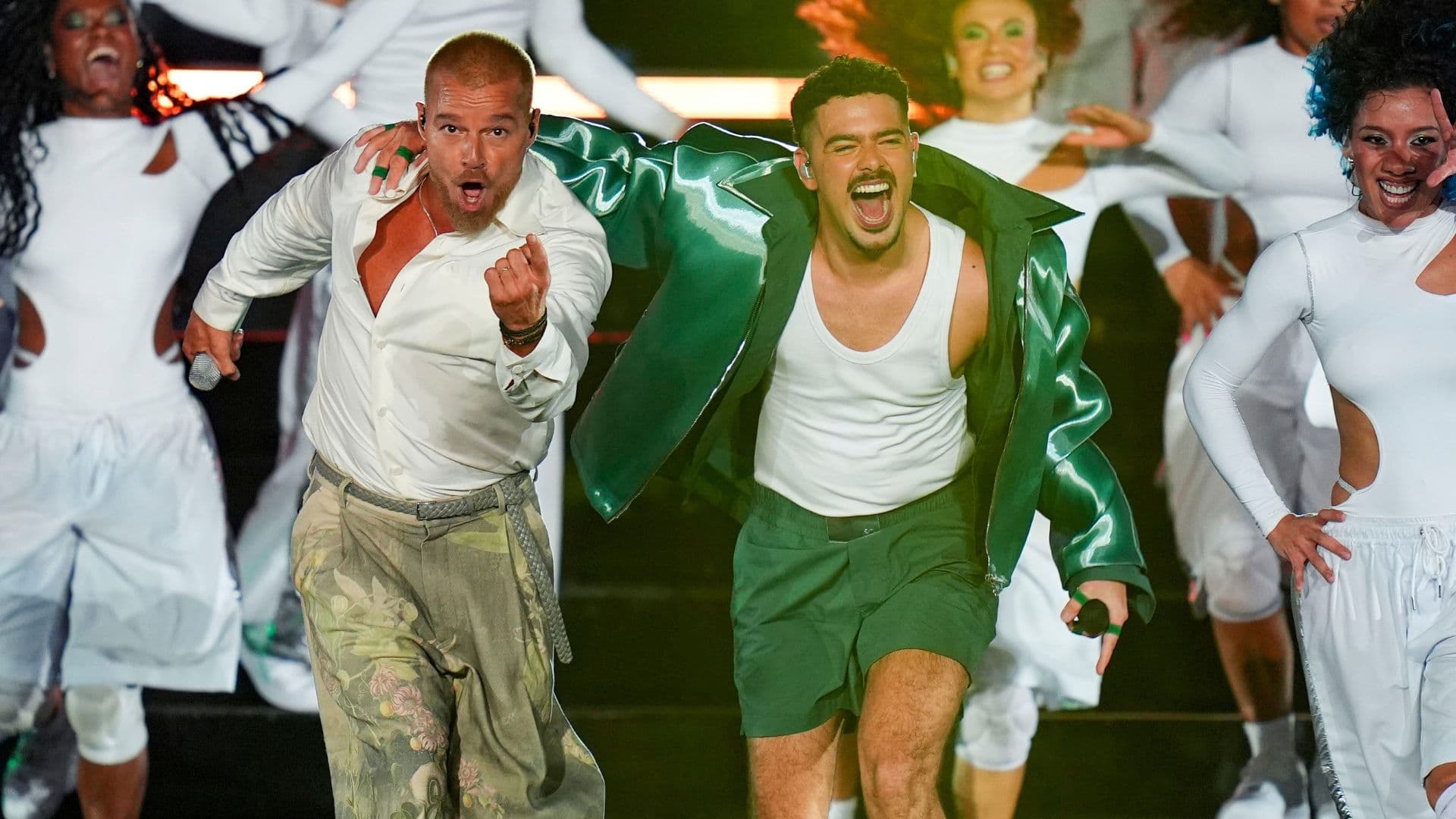 Ricky Martin surpreende com show no Maracanã no intervalo da NFL