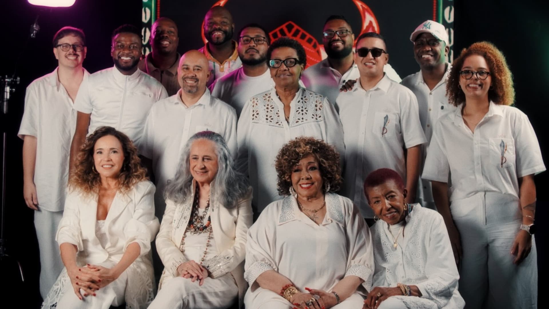 Mangueira reúne Bethânia, Alcione, Leci Brandão e Daniela Mercury em samba-enredo