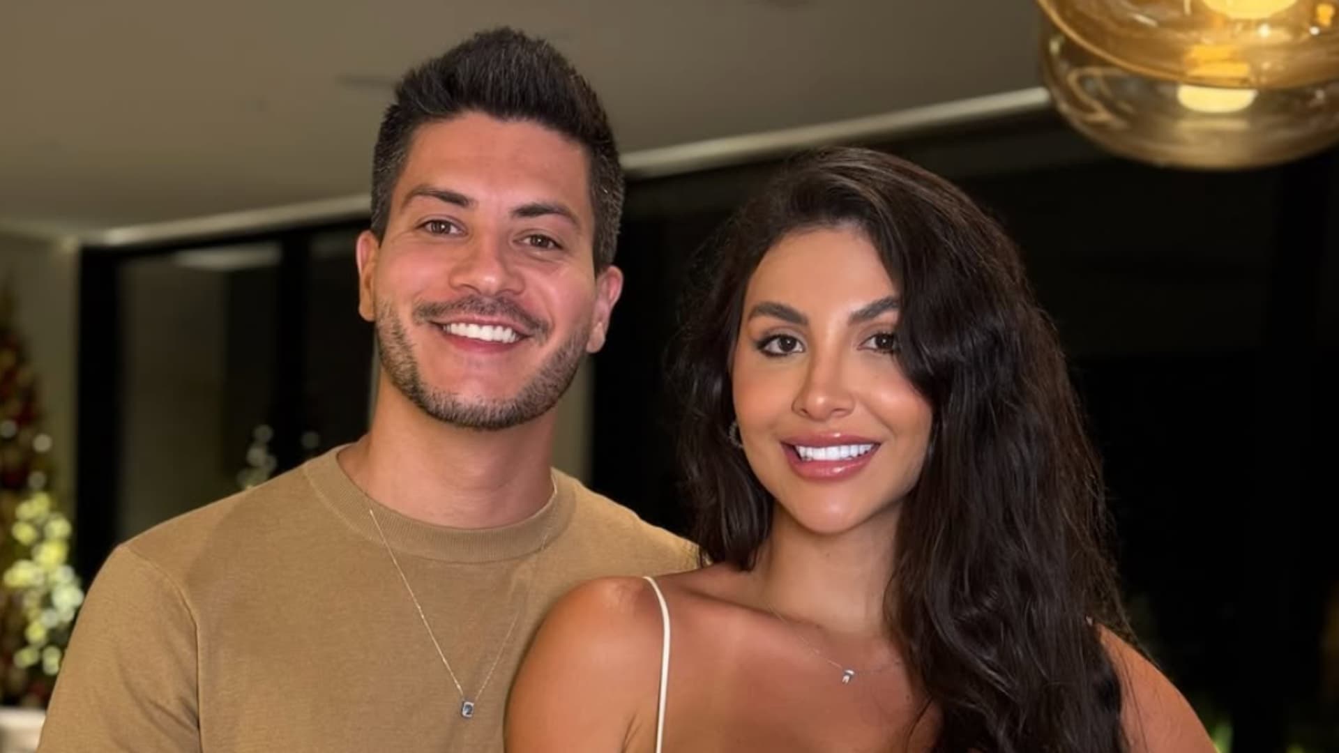 Arthur Aguiar e Jheny Santucci mostram momento da descoberta da 2ª gravidez