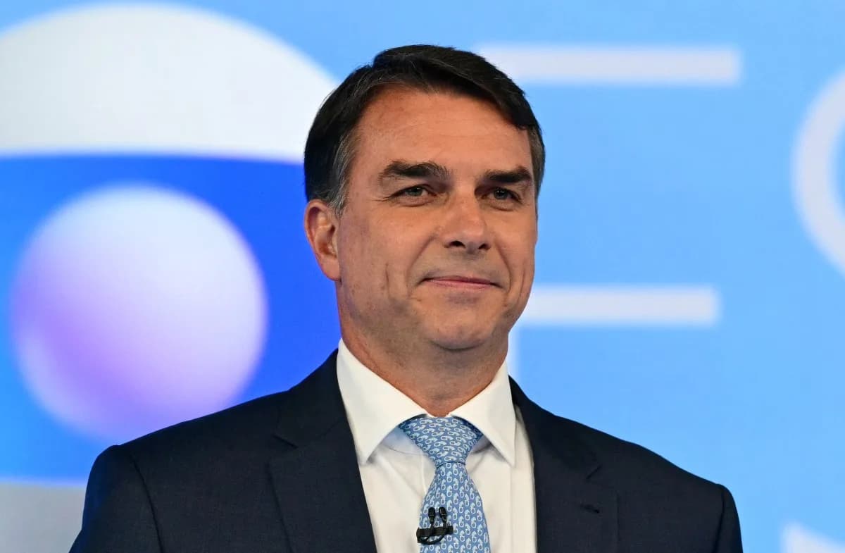 Governo da Argentina nega entrada de Flávio Bolsonaro no país